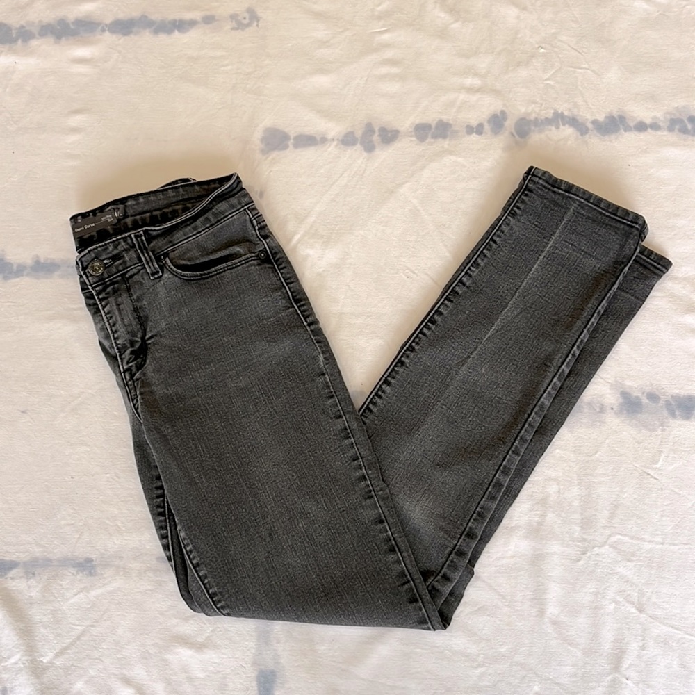 Levi’s brand. Black washed mid rise slim Sz 4/27